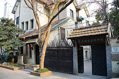 老周和赵青在货车里,货车冒险，友谊成佳话-1