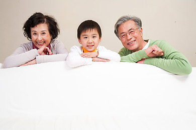 老公叫朋友一起玩怎么回复,家庭和谐秘诀：巧妙应对老公邀友聚会-1