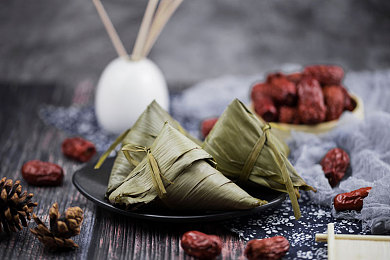 宝宝今晚不戴小雨伞了,勇敢宝宝雨中不撑伞，成长故事引人关注