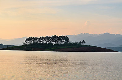 绿意盎然海角侄子15.6,海角侄子景区：生态旅游新典范，15.6万游客点赞-3