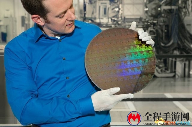IBM试产5nm芯片：指甲盖大小可容纳300亿晶体管