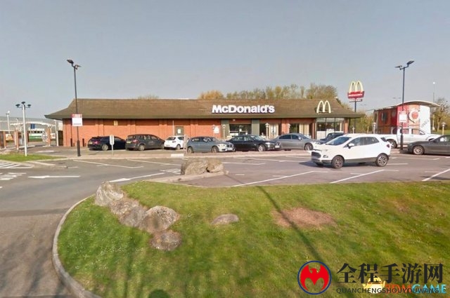 麦当劳店内游戏机竟出现成人广告 3岁小孩儿懵逼