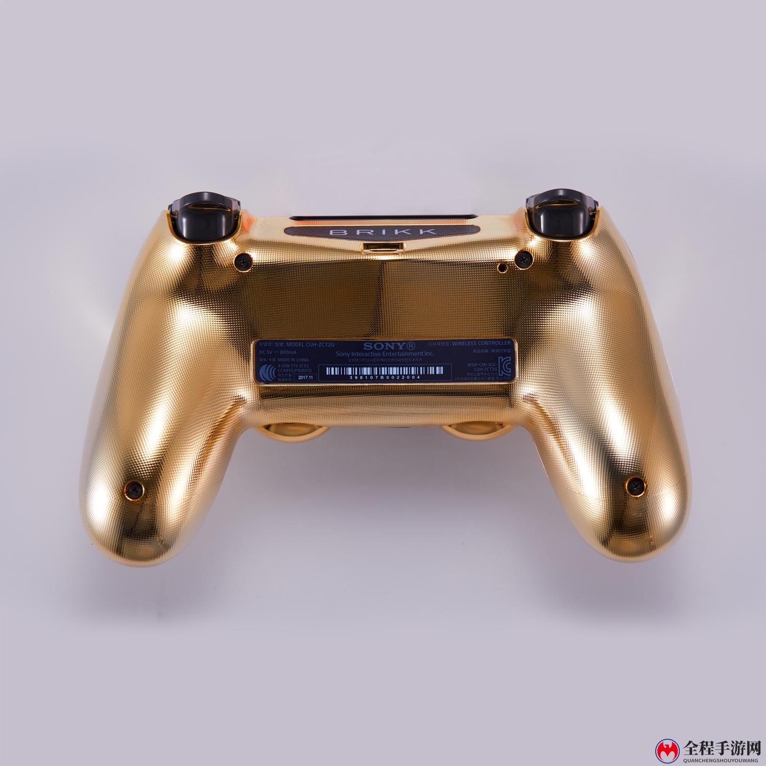 国外厂商推镀金镶钻版PS4手柄 豪华版接近10万元