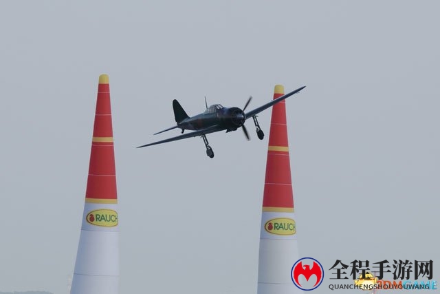 70年经典名机！零式战机惊艳亮相红牛特技飞行赛2017