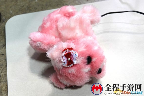 过劳自杀闻臭晕倒后空翻 2017年话题机器人趣闻录